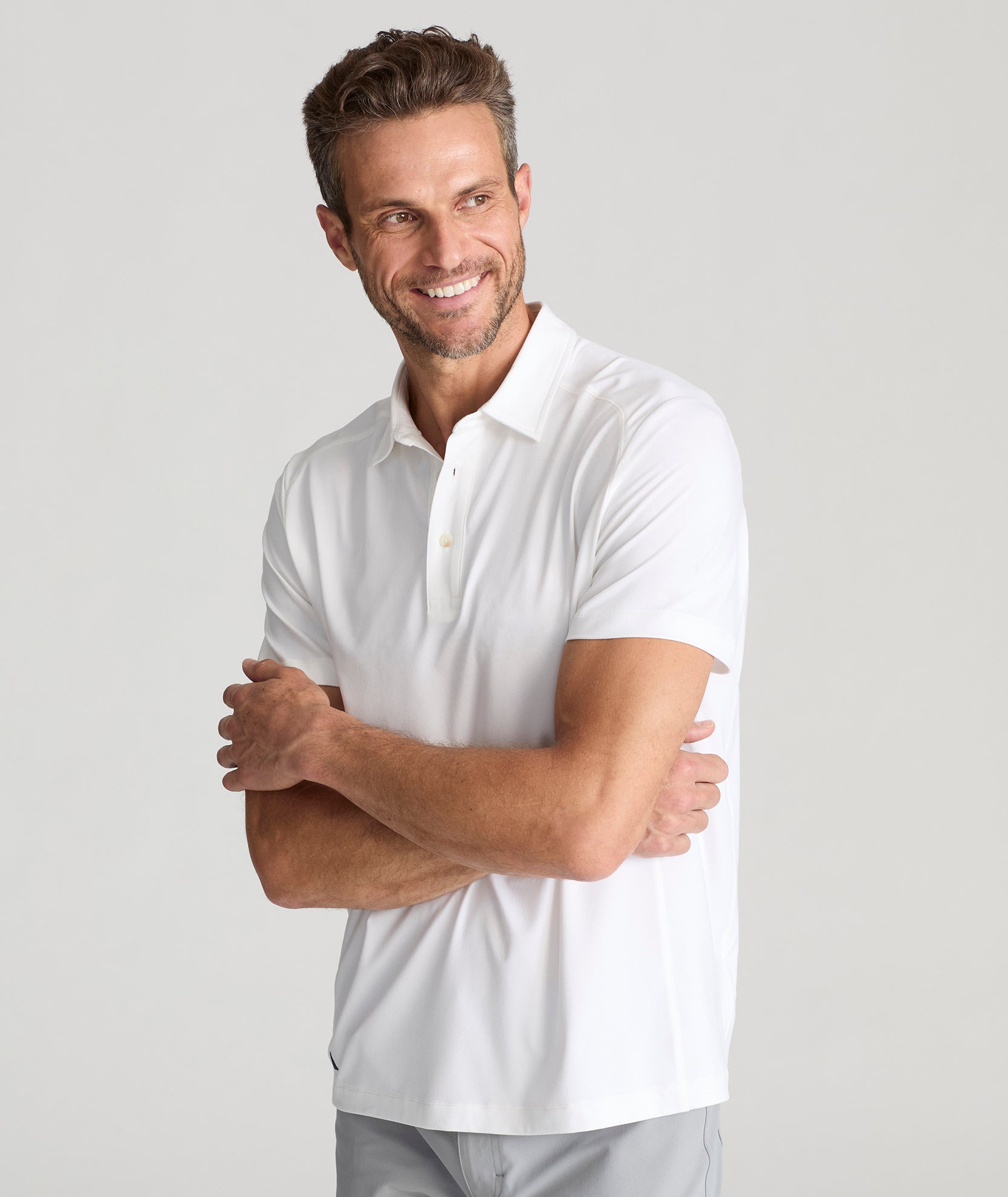 Model is wearing UNTUCKit Clavidor polo in white.