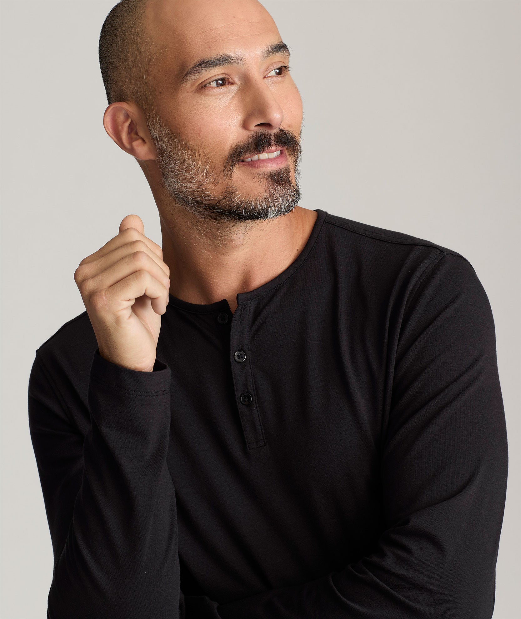 Model is wearing UNTUCKit Marastina henley in black.